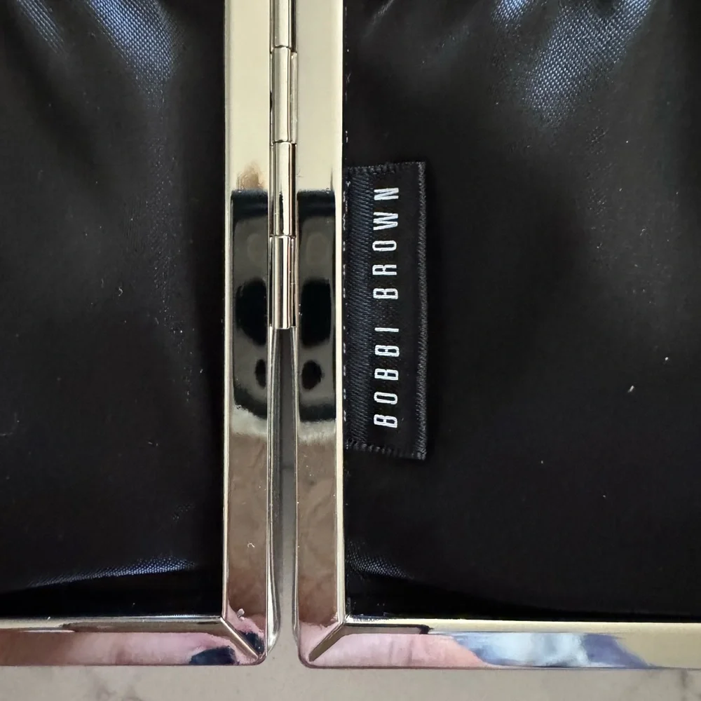 Bobby Brown Silver Travel Makeup Brush Set - Picture 10 of 10